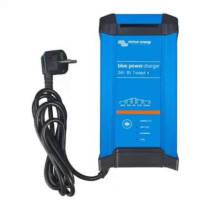 Blue Smart IP22 Charger 24/8 (1) BPC240842002