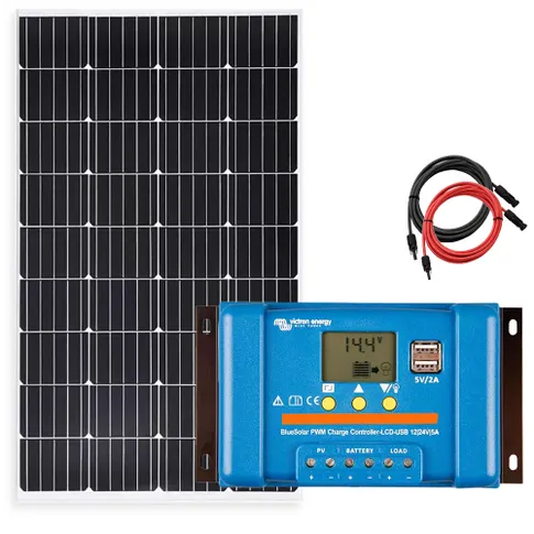Zestaw solarny: panel fotowoltaiczny Victron Energy 90W, regulator ładowania BlueSolar PWM z LCD i USB, oraz kable przyłączeniowe. Idealny do zasilania na działkach, w kamperach i systemach off-grid, zapewniając niezależność energetyczną i możliwość ładow